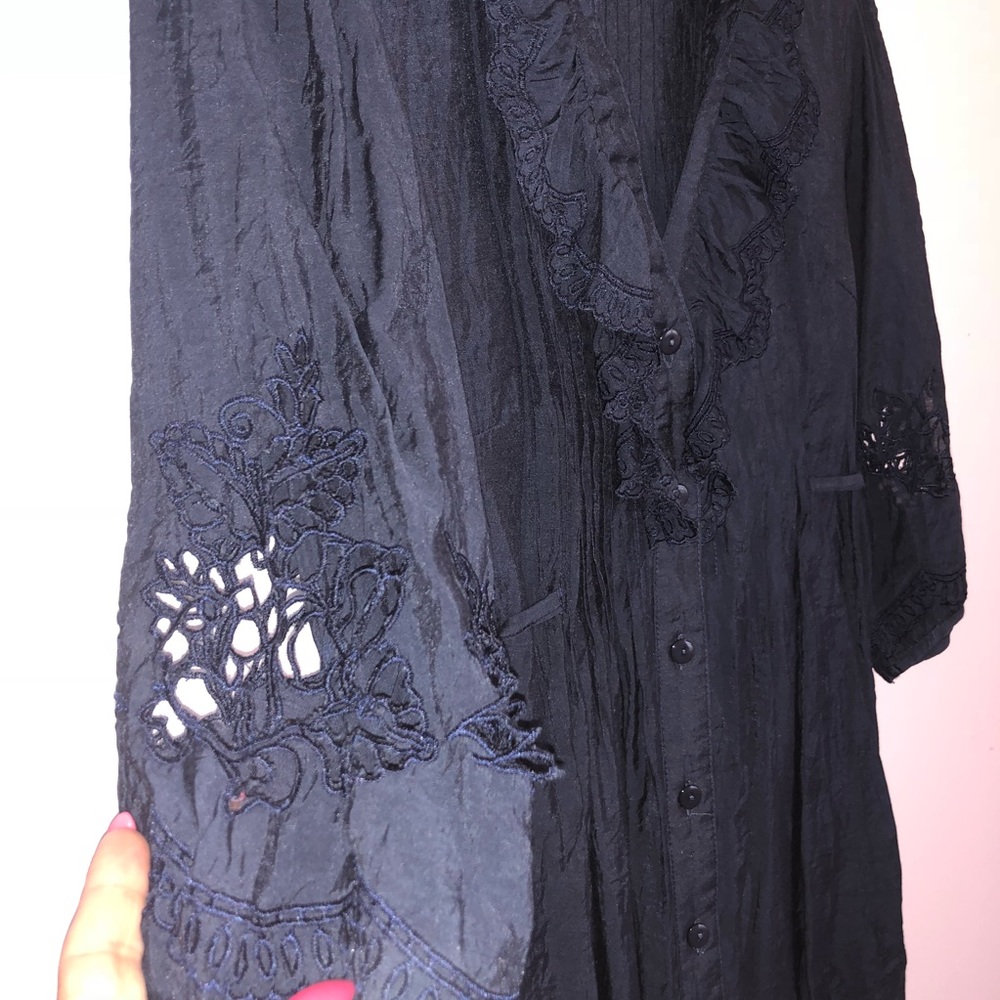 Display Paris 🦋 navy blue embroidered EUC - Picture 4 of 8